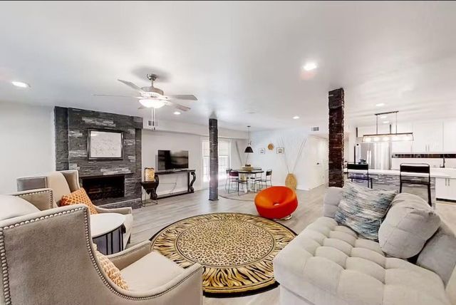 6325 Riverview Way A, Houston, TX 77057