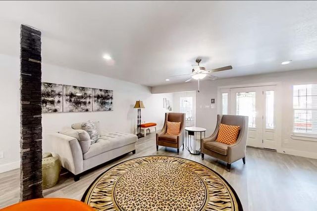 6325 Riverview Way A, Houston, TX 77057