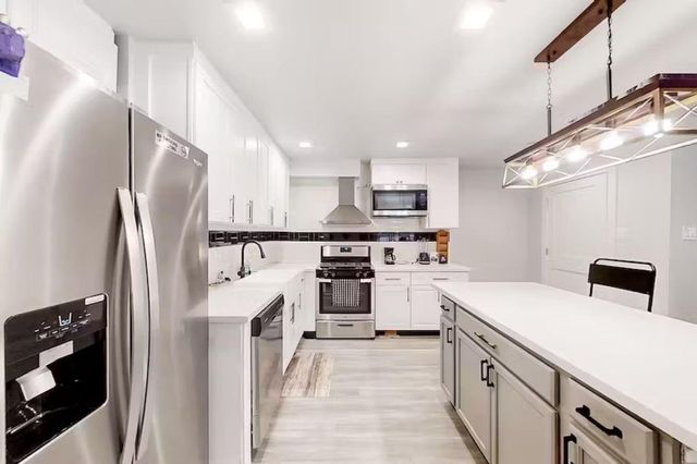 6325 Riverview Way A, Houston, TX 77057