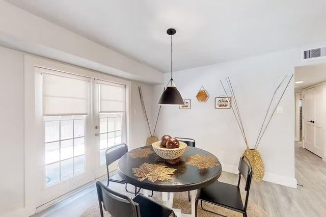 6325 Riverview Way A, Houston, TX 77057