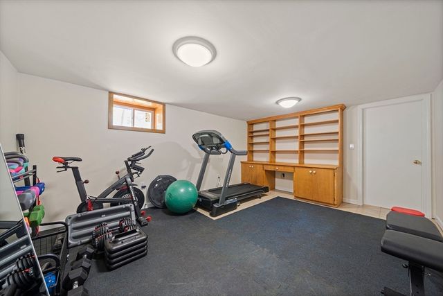 25 Hobart Ave, Braintree, MA 02184
