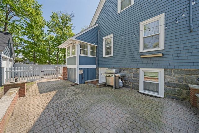 25 Hobart Ave, Braintree, MA 02184