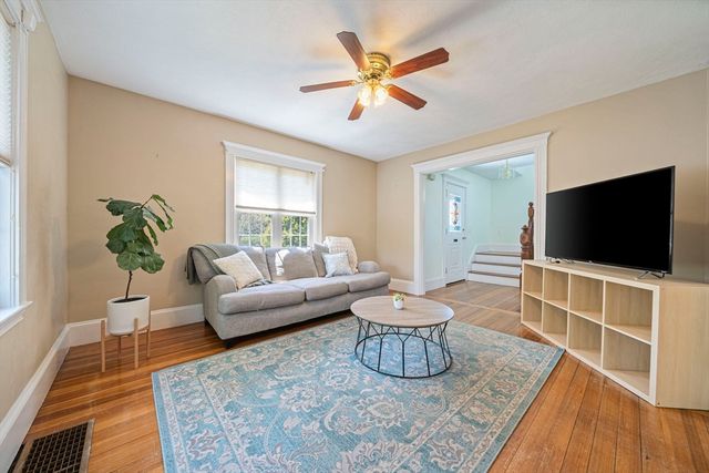 25 Hobart Ave, Braintree, MA 02184