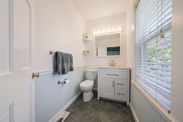 25 Hobart Ave, Braintree, MA 02184