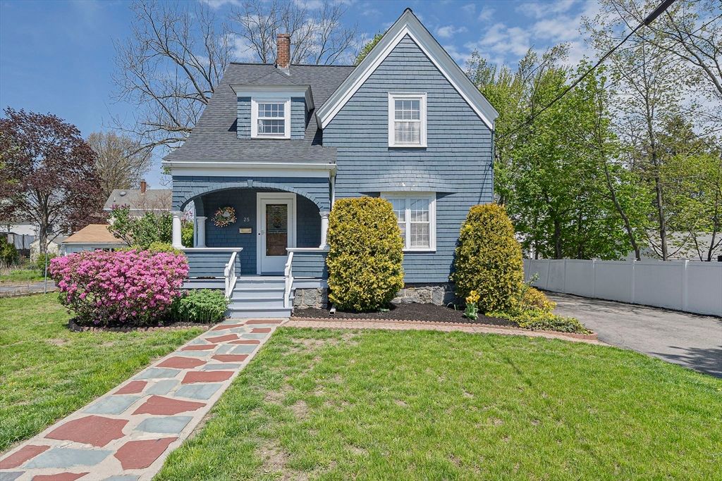 25 Hobart Ave, Braintree, MA 02184
