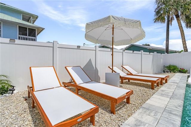 197 Madison CT, Fort Myers Beach, FL 33931