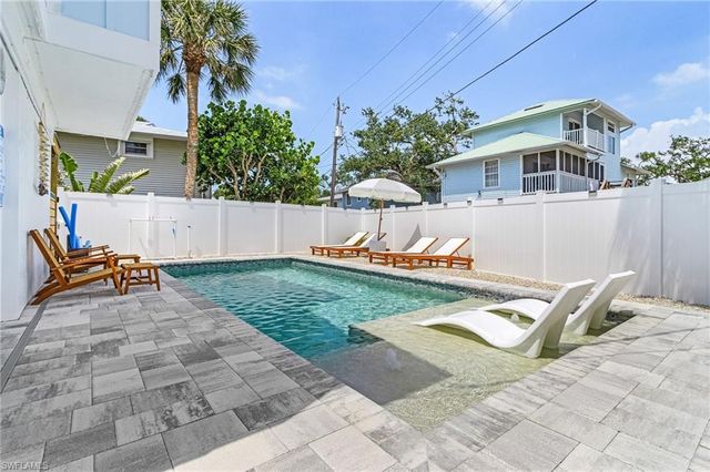 197 Madison CT, Fort Myers Beach, FL 33931