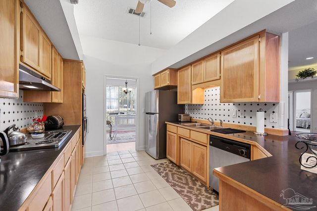 3306 Prestwick Dr, North Pace, FL 32571