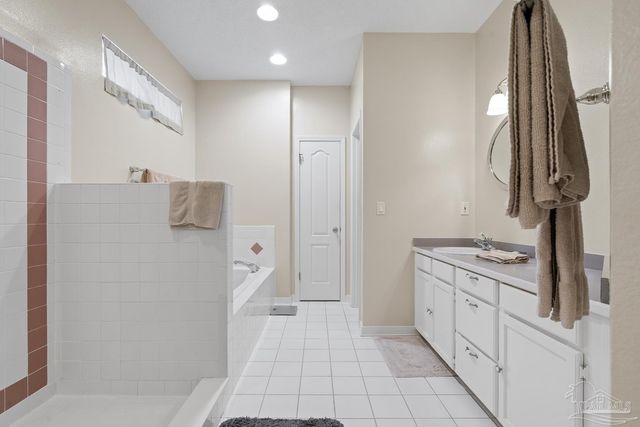 3306 Prestwick Dr, North Pace, FL 32571