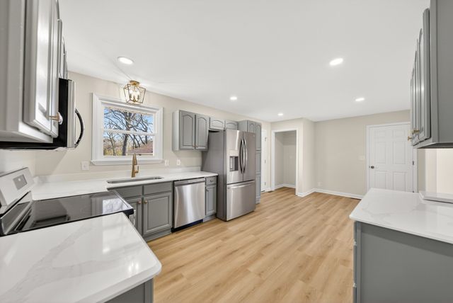 267 Southburn Dr, Hendersonville, TN 37075