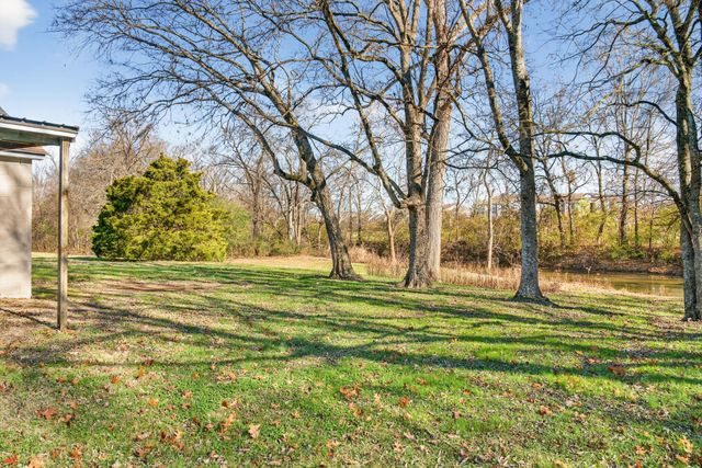 267 Southburn Dr, Hendersonville, TN 37075