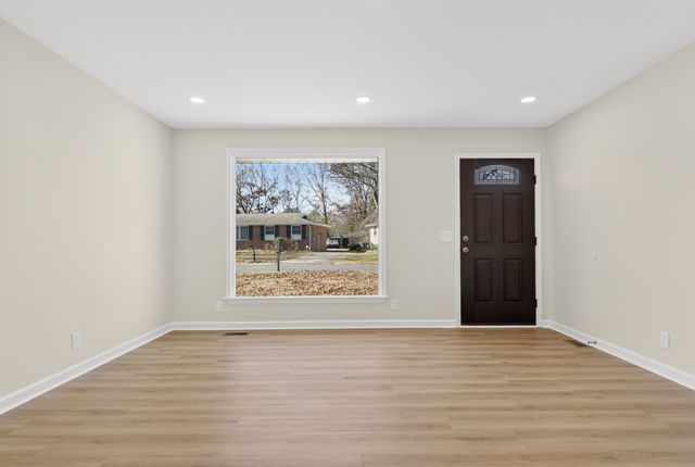 267 Southburn Dr, Hendersonville, TN 37075