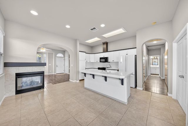 1743 Glen Oban Lane, Clovis, CA 93619