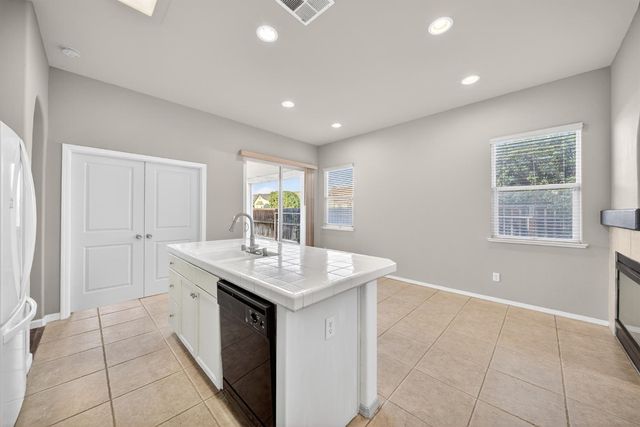 1743 Glen Oban Lane, Clovis, CA 93619