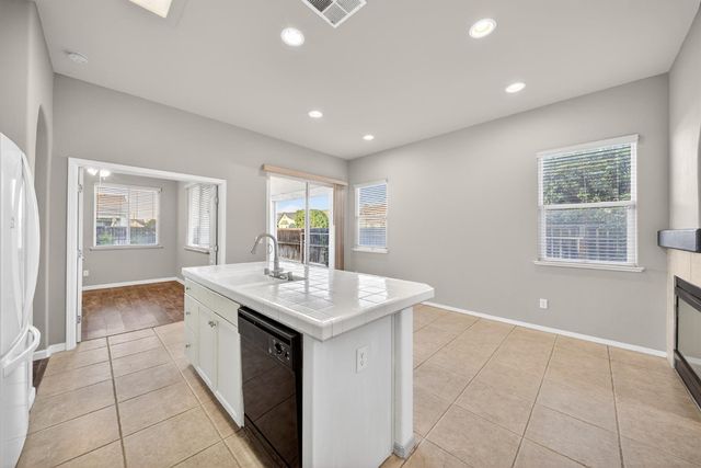 1743 Glen Oban Lane, Clovis, CA 93619