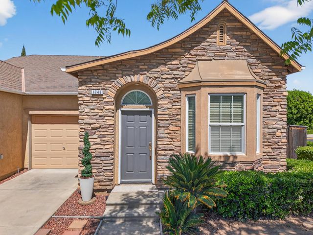 1743 Glen Oban Lane, Clovis, CA 93619