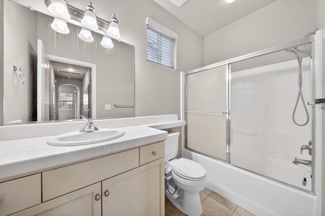 1743 Glen Oban Lane, Clovis, CA 93619