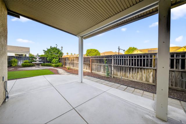 1743 Glen Oban Lane, Clovis, CA 93619