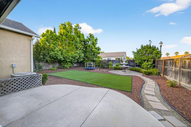 1743 Glen Oban Lane, Clovis, CA 93619