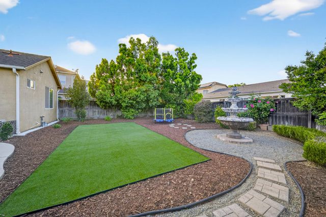 1743 Glen Oban Lane, Clovis, CA 93619