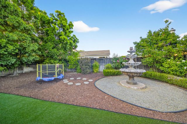 1743 Glen Oban Lane, Clovis, CA 93619