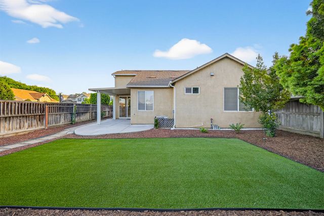 1743 Glen Oban Lane, Clovis, CA 93619