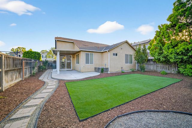 1743 Glen Oban Lane, Clovis, CA 93619