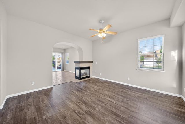 1743 Glen Oban Lane, Clovis, CA 93619