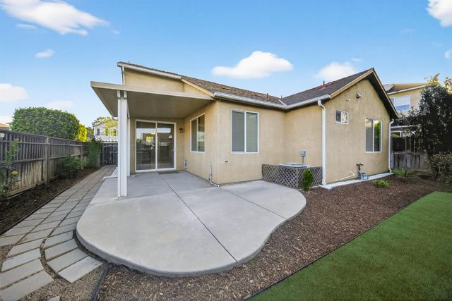 1743 Glen Oban Lane, Clovis, CA 93619