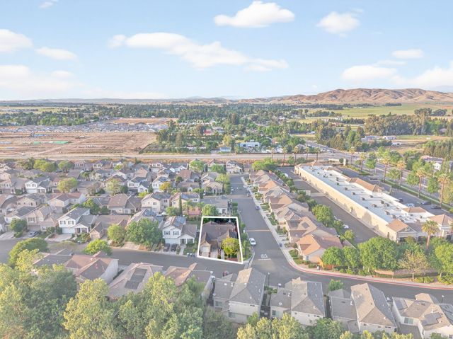 1743 Glen Oban Lane, Clovis, CA 93619