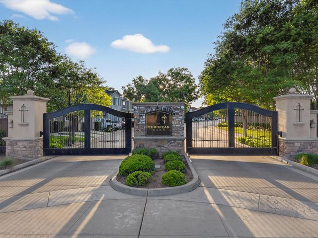 1743 Glen Oban Lane, Clovis, CA 93619