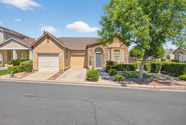 1743 Glen Oban Lane, Clovis, CA 93619