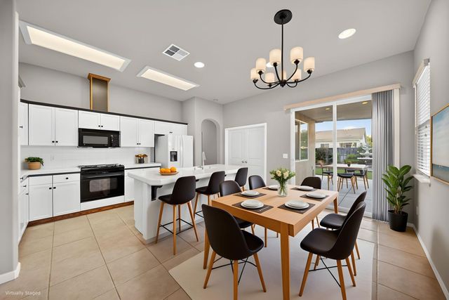 1743 Glen Oban Lane, Clovis, CA 93619