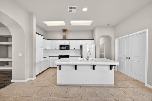 1743 Glen Oban Lane, Clovis, CA 93619