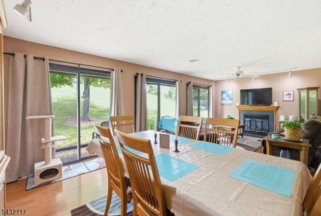 55 Meadowview Dr, Clinton Twp., NJ 08801
