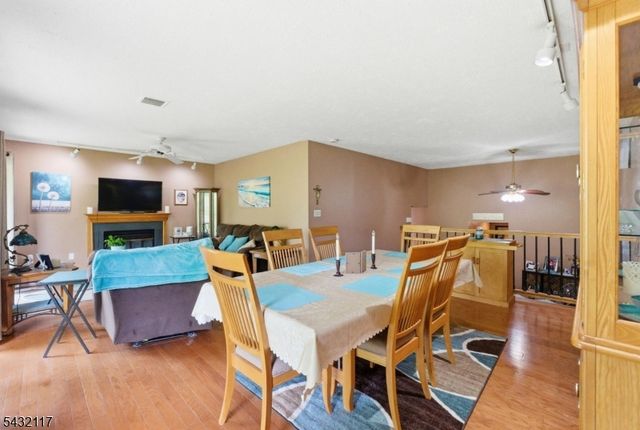 55 Meadowview Dr, Clinton Twp., NJ 08801
