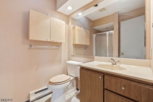 55 Meadowview Dr, Clinton Twp., NJ 08801