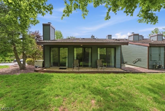 55 Meadowview Dr, Clinton Twp., NJ 08801