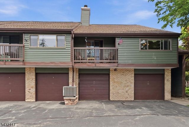 55 Meadowview Dr, Clinton Twp., NJ 08801
