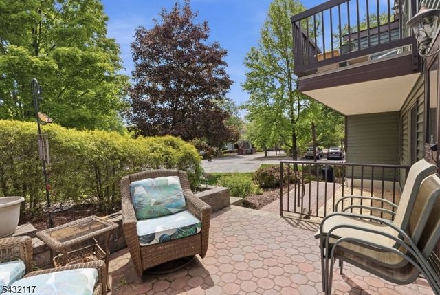 55 Meadowview Dr, Clinton Twp., NJ 08801