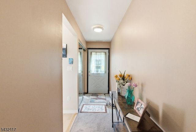55 Meadowview Dr, Clinton Twp., NJ 08801