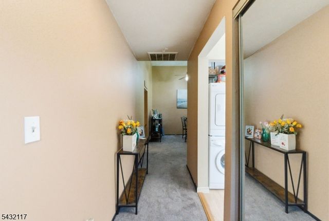 55 Meadowview Dr, Clinton Twp., NJ 08801