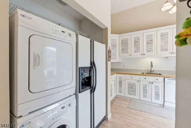 55 Meadowview Dr, Clinton Twp., NJ 08801