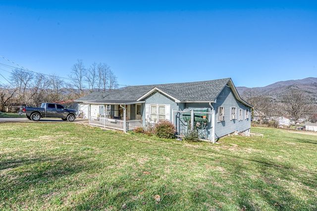 385 Aquone, Andrews, NC 28901