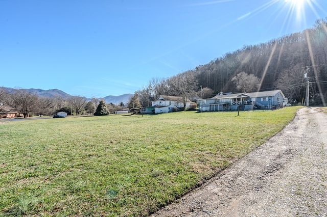 385 Aquone, Andrews, NC 28901