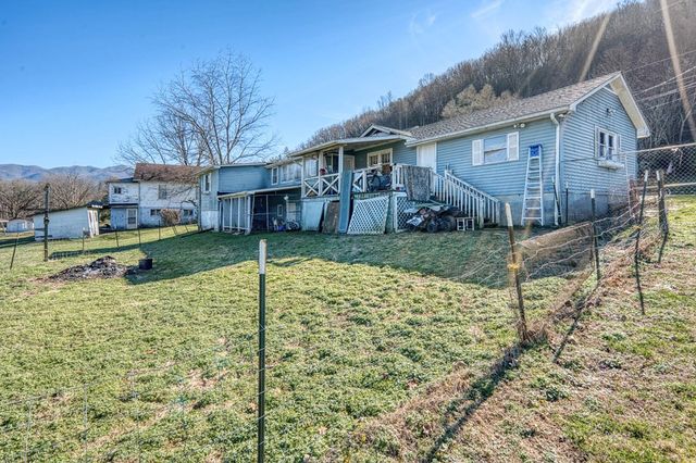 385 Aquone, Andrews, NC 28901