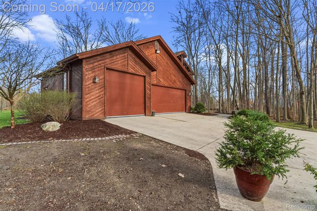 5113 Dye Hill Court, Flint Charter Township, MI 48532