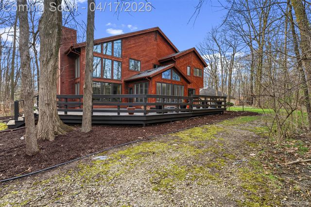 5113 Dye Hill Court, Flint Charter Township, MI 48532