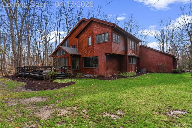 5113 Dye Hill Court, Flint Charter Township, MI 48532
