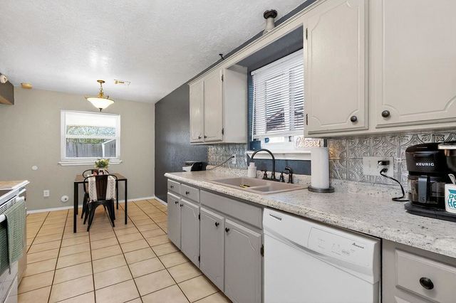 1017 SW 61st St, Lawton, OK 73505